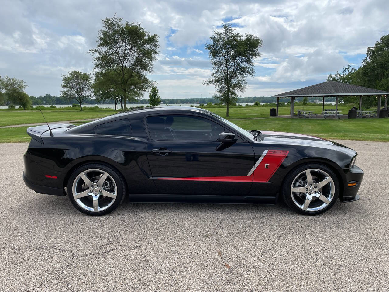 Used 2012 Ford Mustang GT Premium RWD image 25
