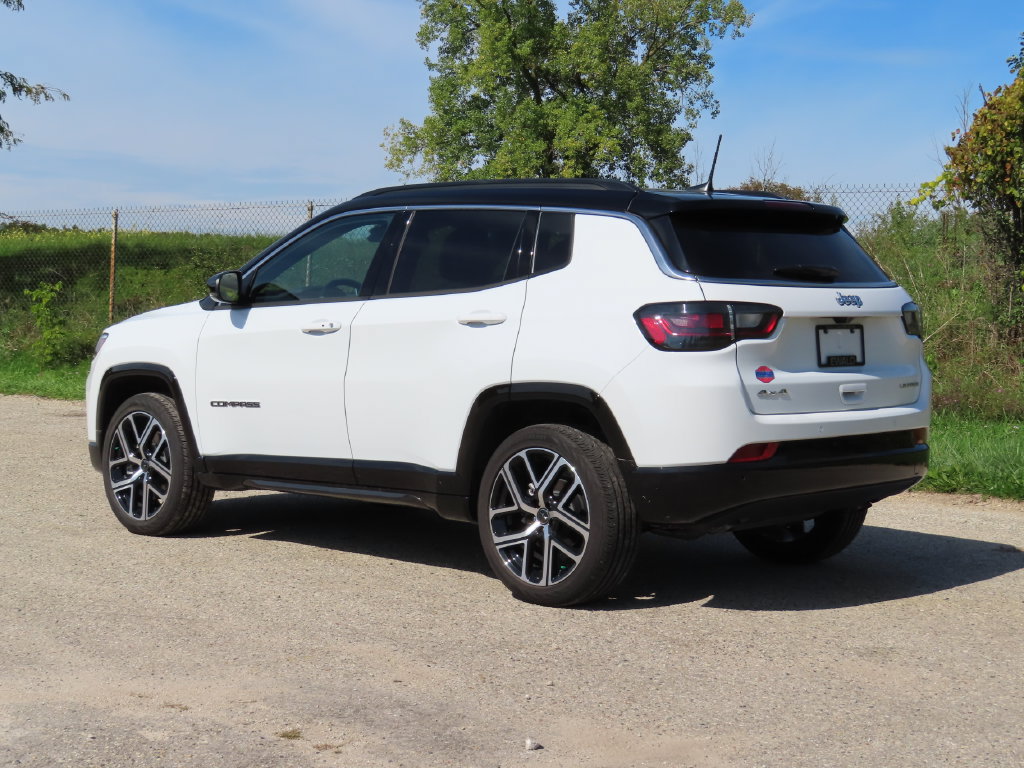 Used 2025 Jeep Compass Limited w/ Elite Group AWD/4WD image 7
