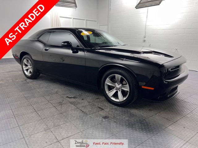 Used 2016 Dodge Challenger SXT image 3