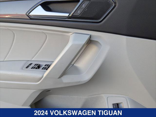 Certified 2024 Volkswagen Tiguan SE image 11