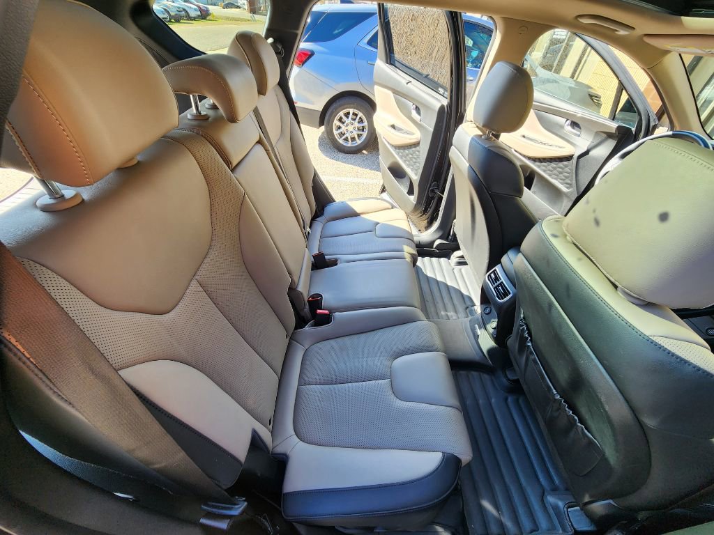 Used 2023 Hyundai Santa Fe SEL w/ Premium Package image 10