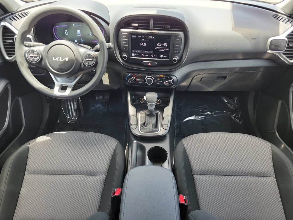 Used 2025 Kia Soul LX w/ LX Technology Package FWD image 12