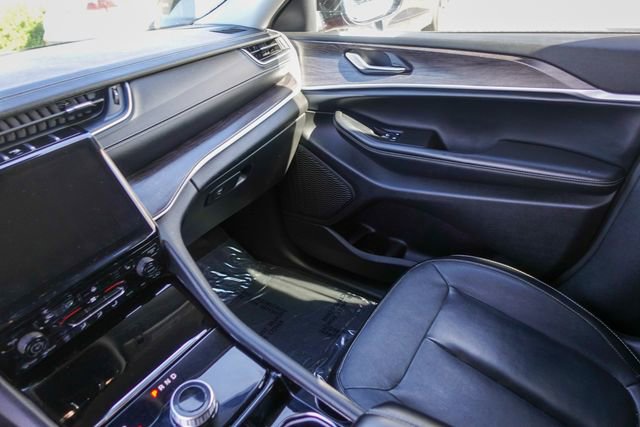 Used 2023 Jeep Grand Cherokee Limited image 20