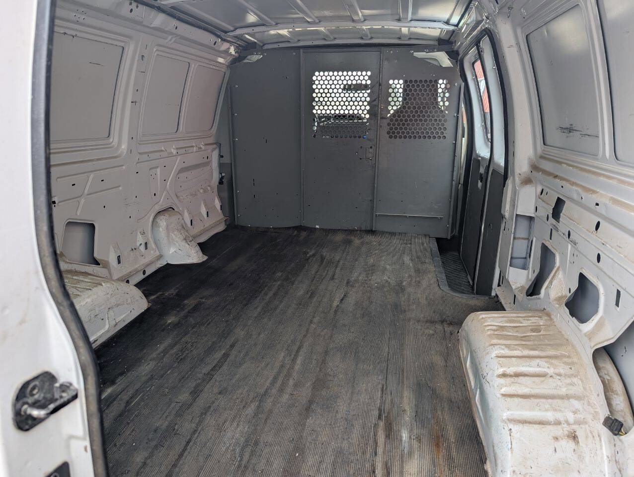 Used 2010 Ford E-250 and Econoline 250 RWD image 7