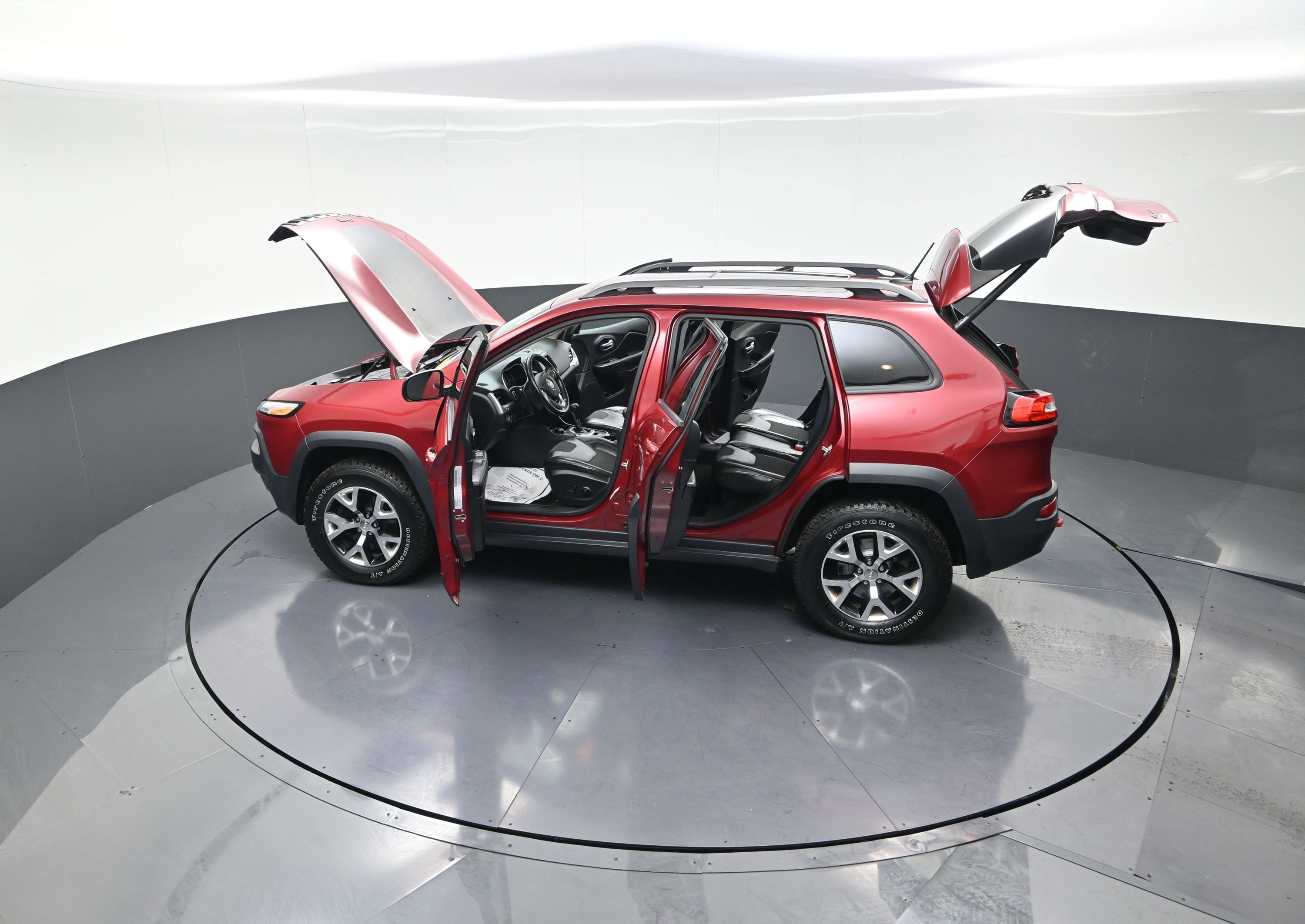 Used 2015 Jeep Cherokee Trailhawk w/ Comfort/Convenience Group image 15