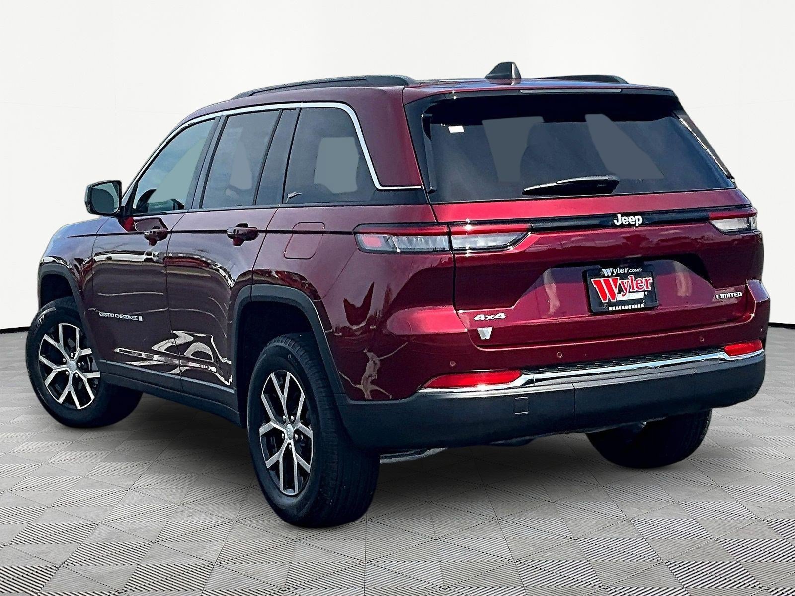 Used 2025 Jeep Grand Cherokee Limited w/ Trailer Tow Package AWD/4WD image 4