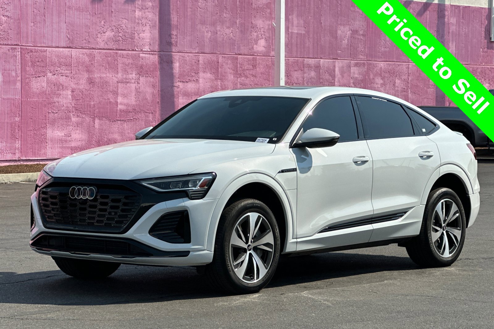 Used 2024 Audi Q8 e-tron Premium image 8