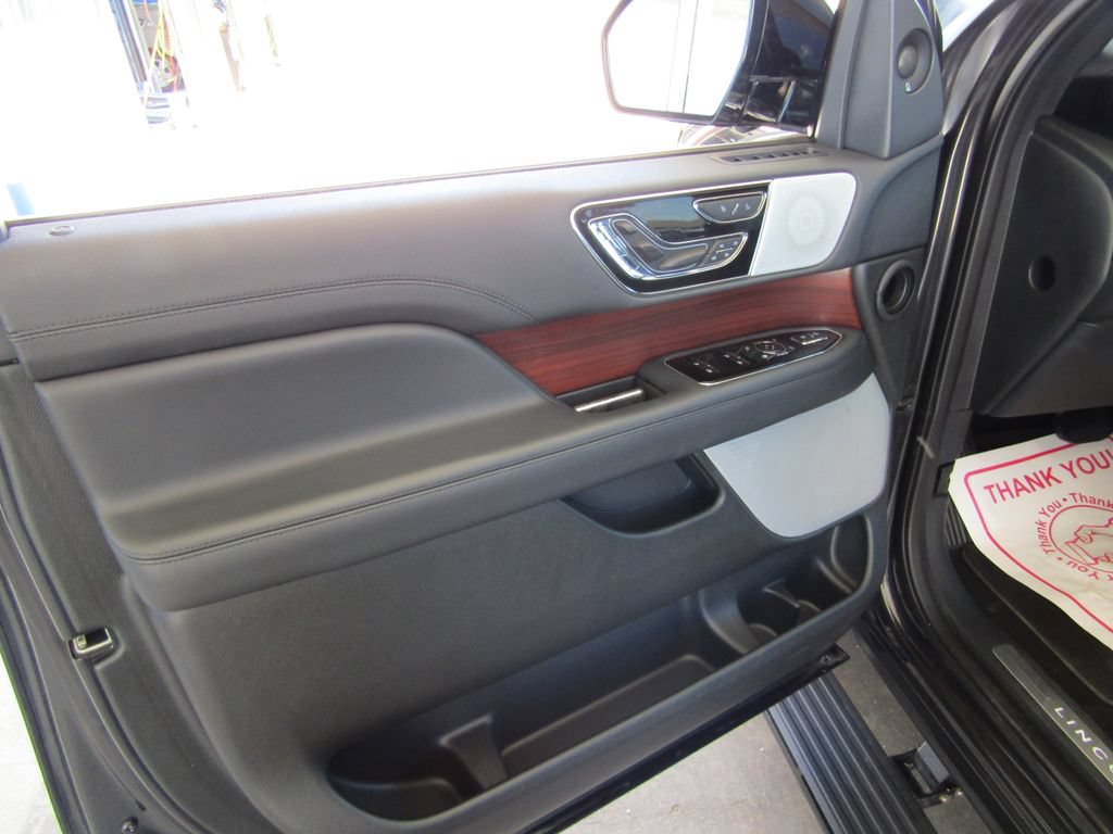 Used 2023 Lincoln Navigator Reserve AWD/4WD image 26