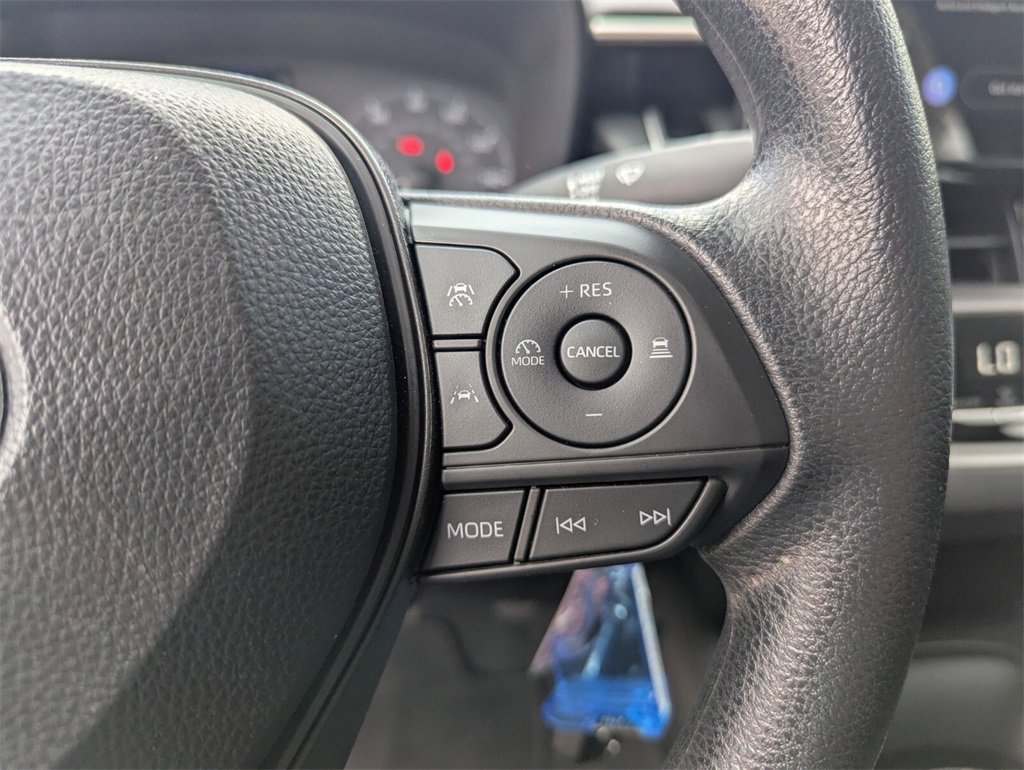 Used 2025 Toyota Corolla LE image 30