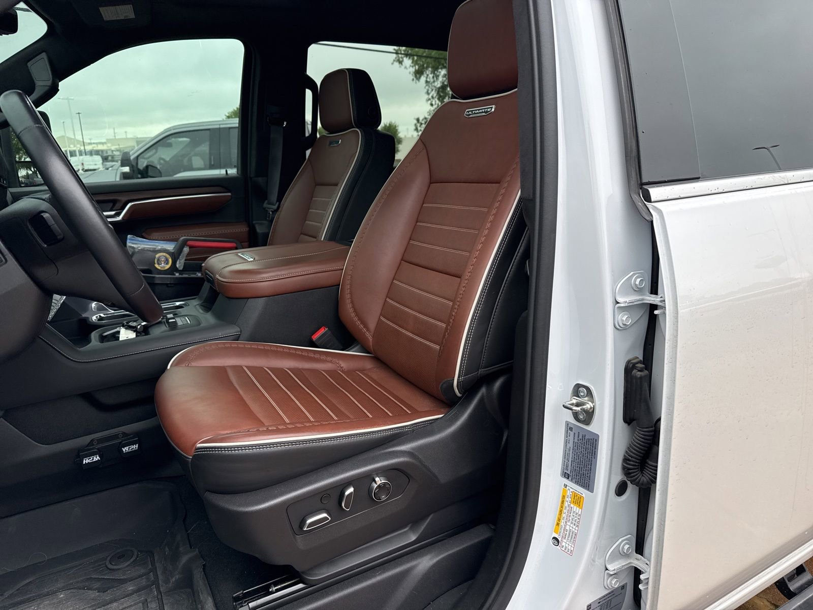 Used 2024 GMC Sierra 2500 Denali Ultimate image 16