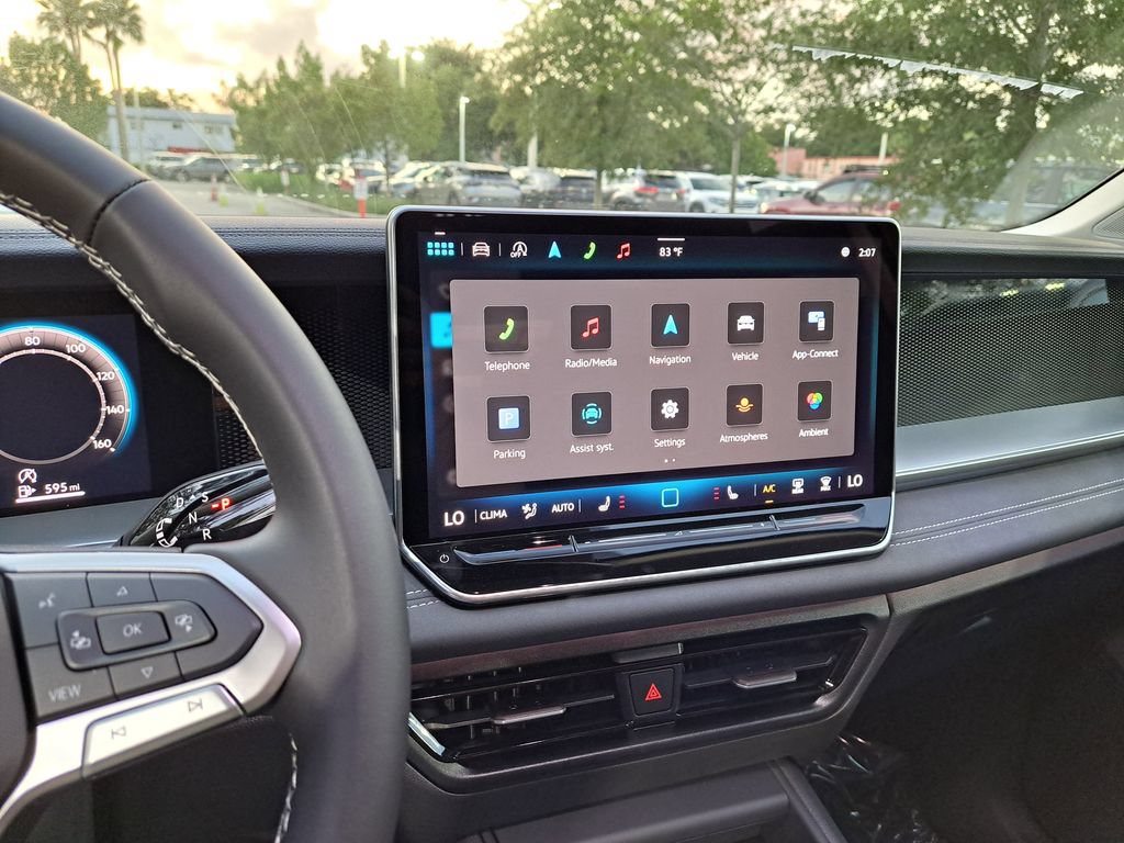 New 2026 Volkswagen Tiguan SE FWD image 8