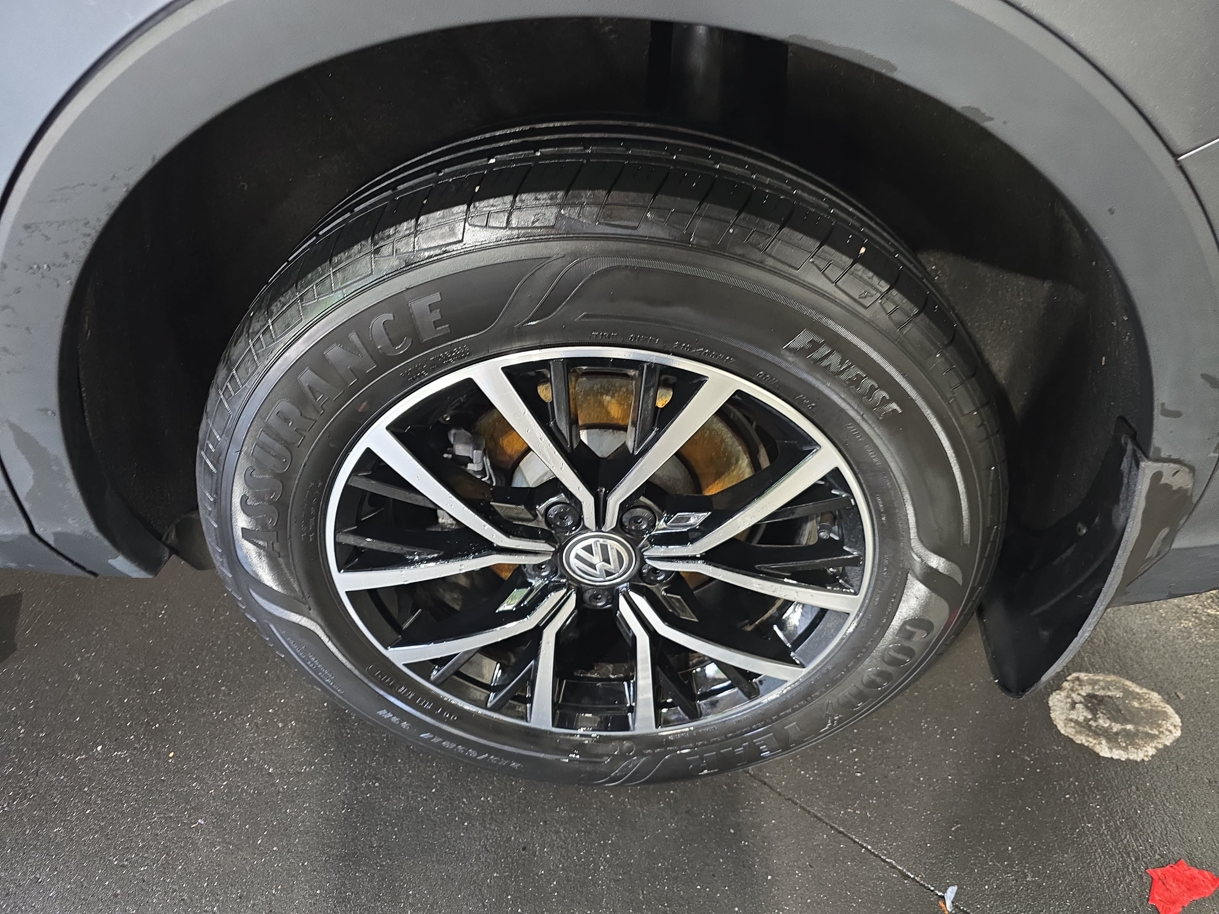 Used 2021 Volkswagen Tiguan SE FWD image 32