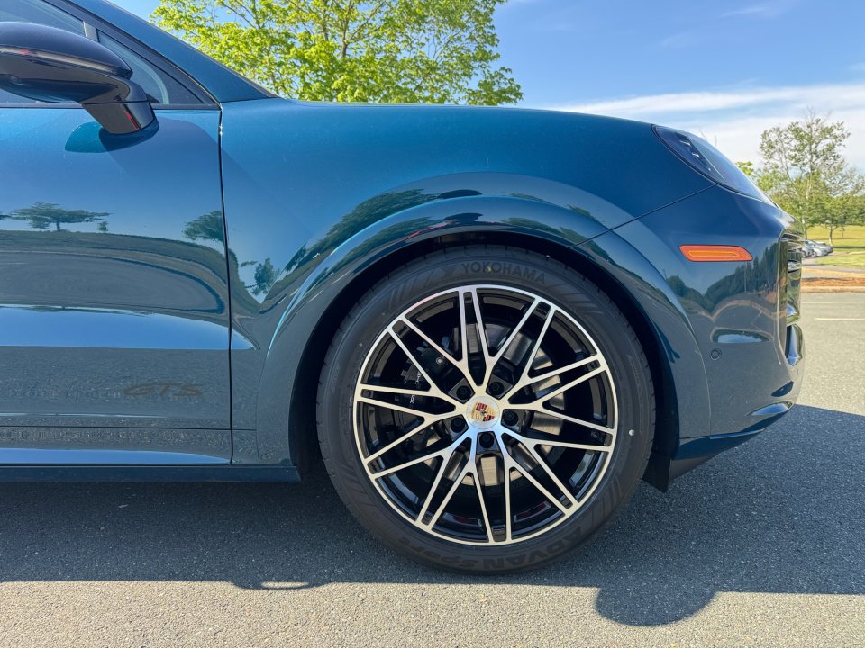 Certified 2025 Porsche Cayenne GTS AWD/4WD image 11