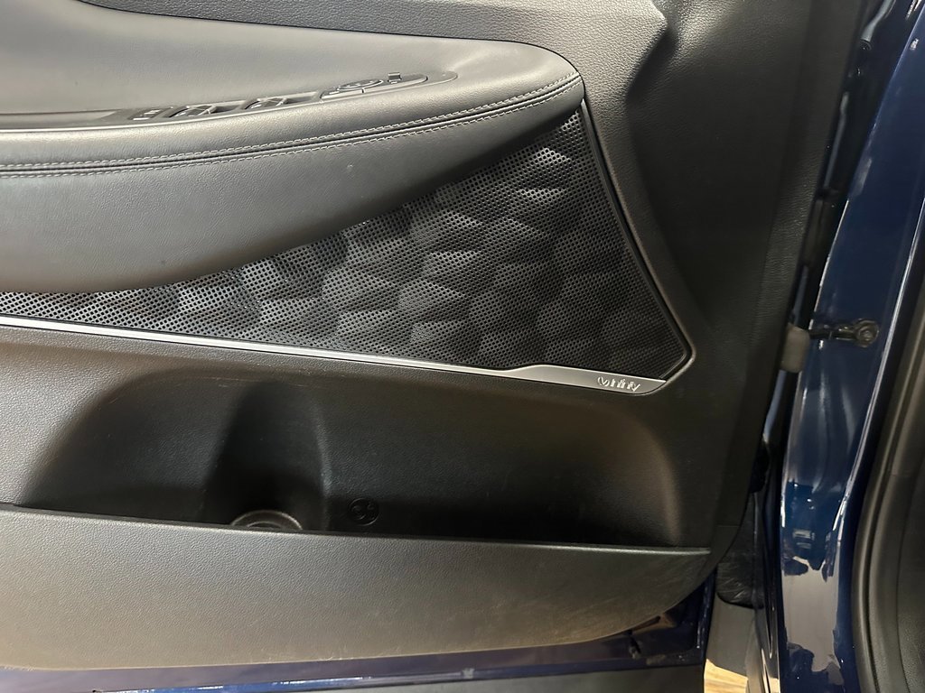 Used 2020 Hyundai Santa Fe SEL w/ Convenience + Premium Package image 13