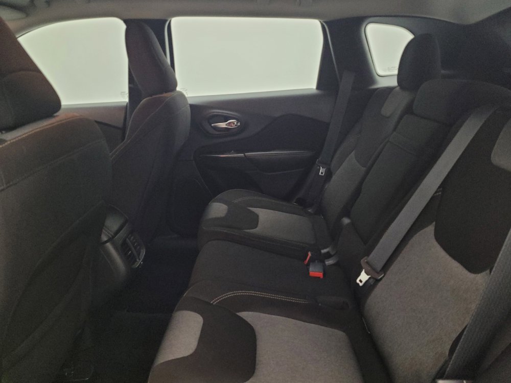 Used 2014 Jeep Cherokee Sport FWD image 18