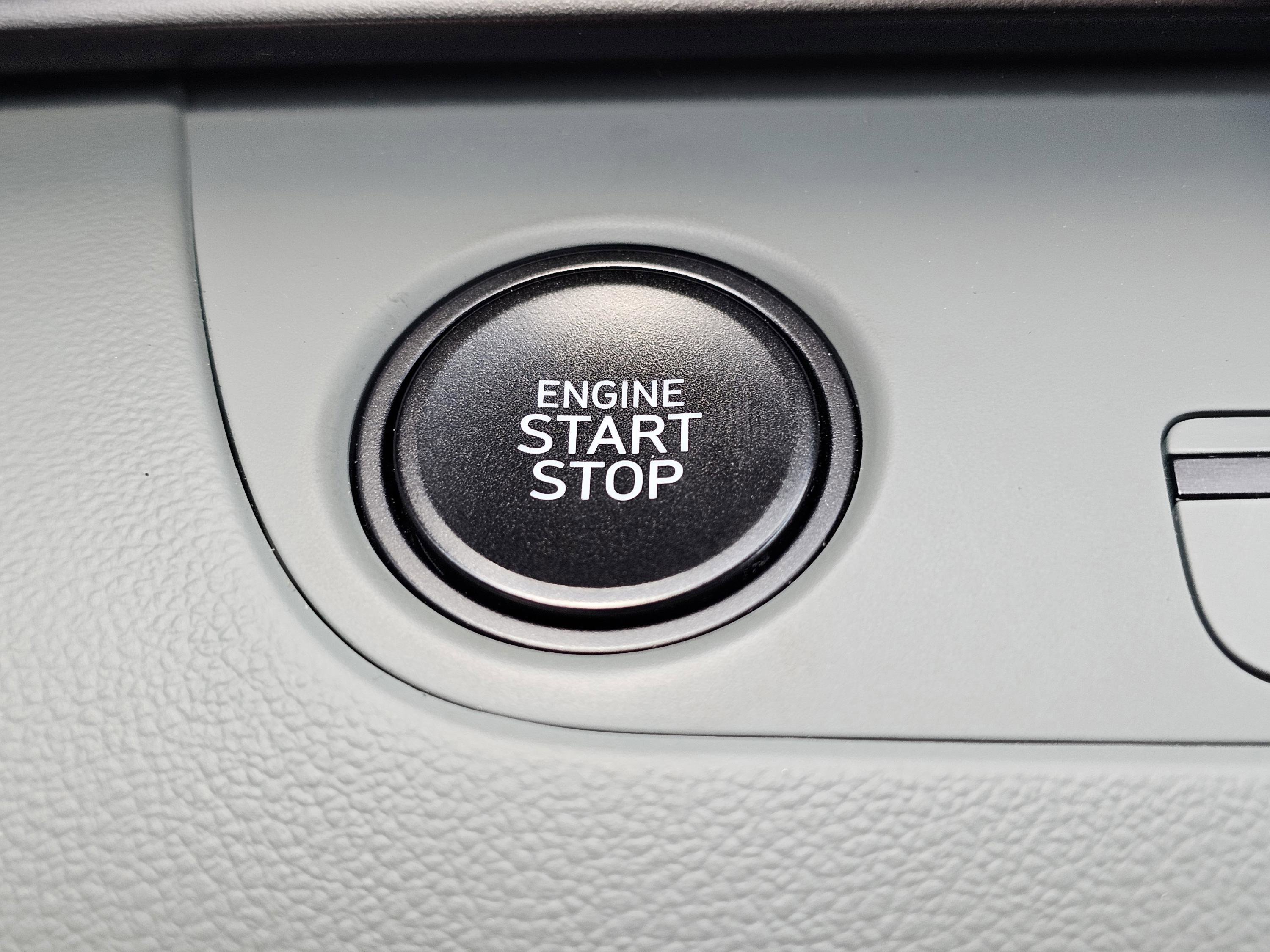 Used 2025 Hyundai Elantra Limited image 22