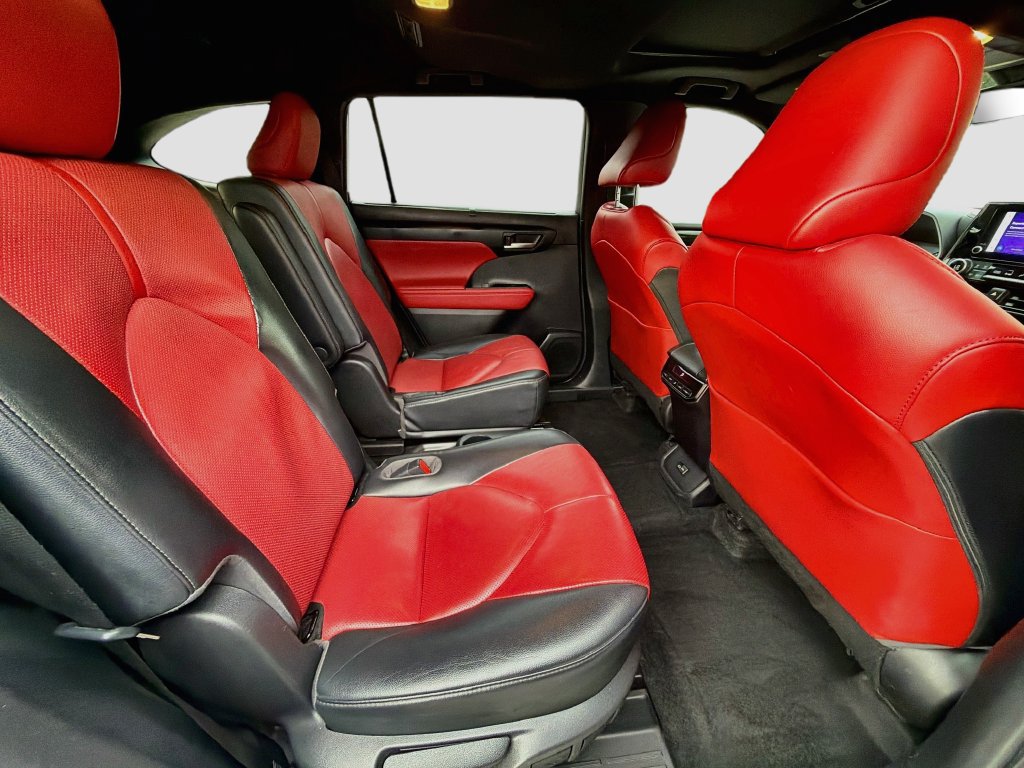 Used 2023 Toyota Highlander XSE FWD image 30