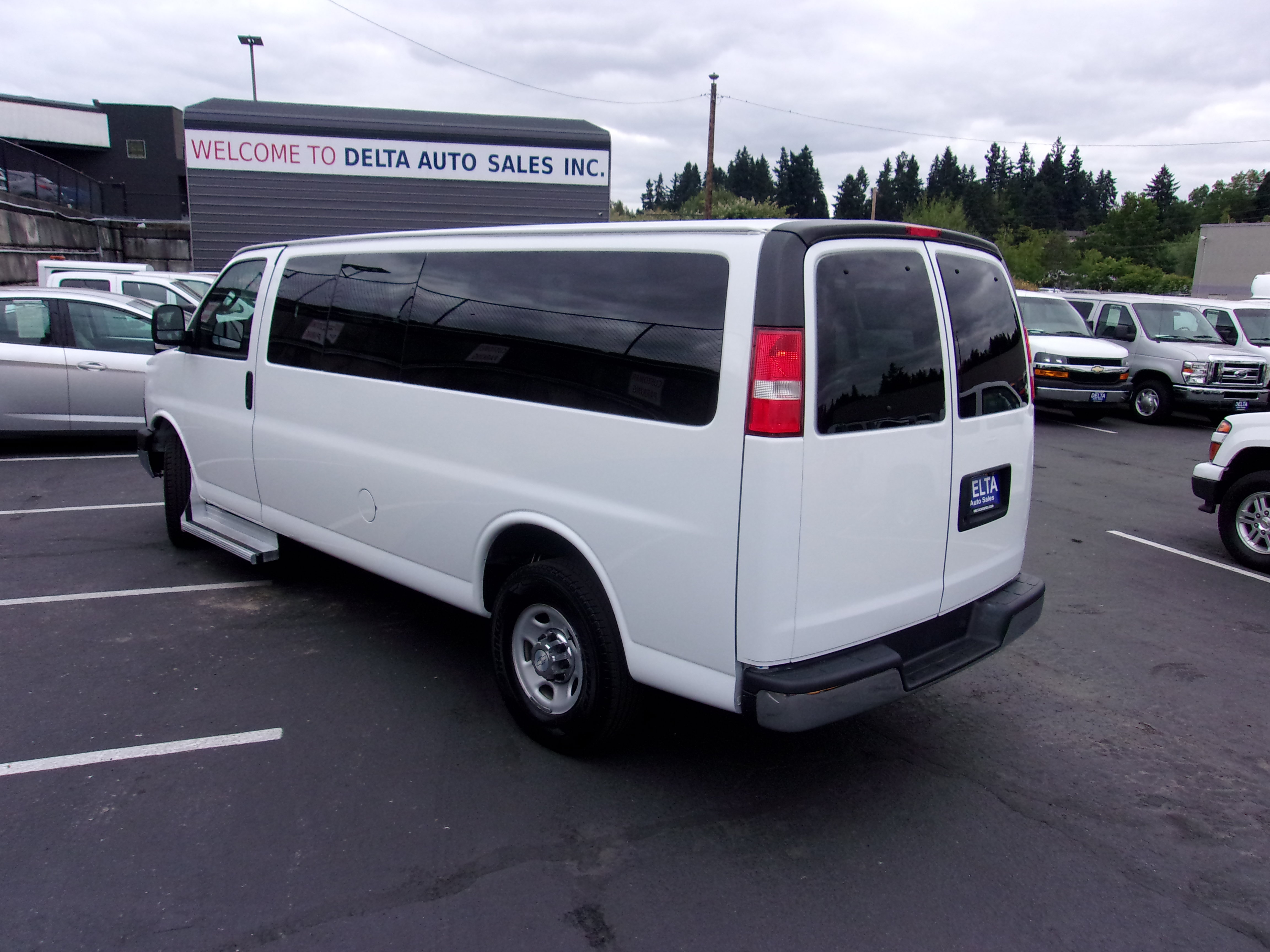 Used 2016 Chevrolet Express 3500 LT w/ LT Preferred Equipment Group RWD image 10