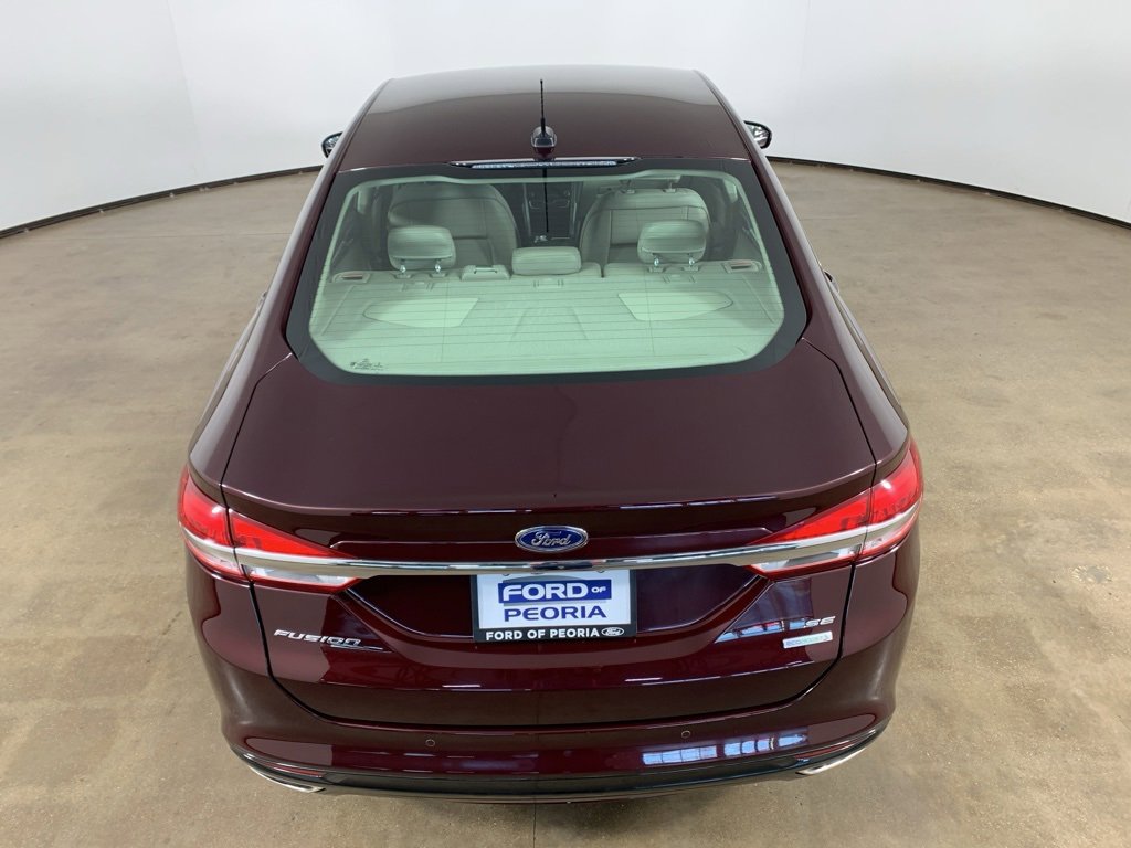 Used 2017 Ford Fusion SE w/ Fusion SE Technology Package image 11