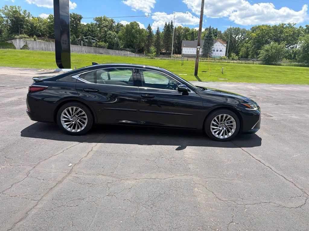Used 2022 Lexus ES 350 Ultra Luxury w/ Accessory Package 2 FWD image 25