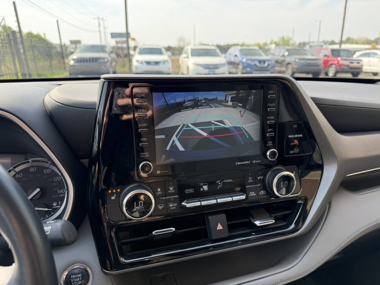 Used 2022 Toyota Highlander XLE image 37