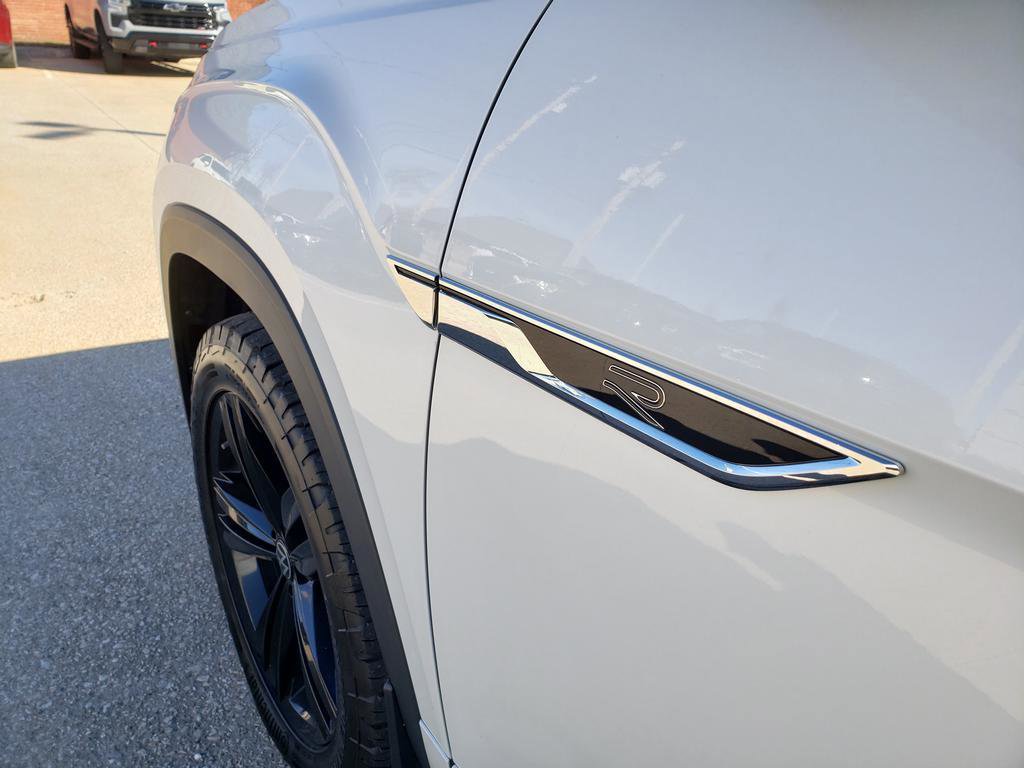 Used 2024 Volkswagen Atlas SEL Premium R-Line image 15