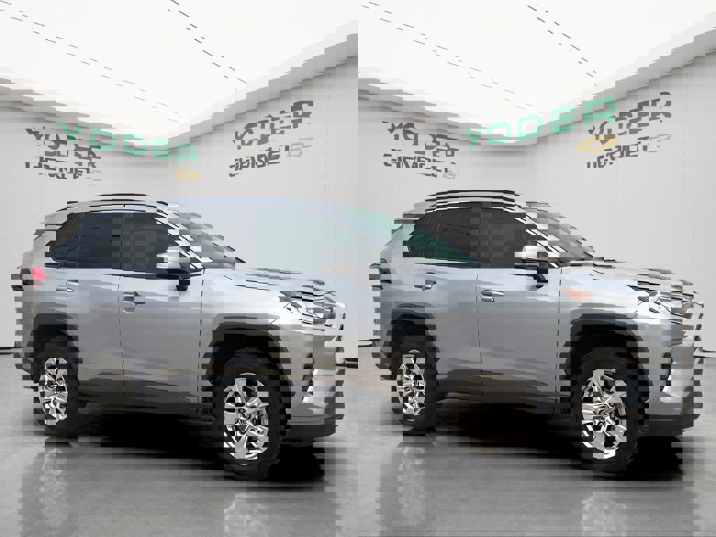 Used 2021 Toyota RAV4 XLE w/ Carpet Mat Package (TMS) AWD/4WD image 3