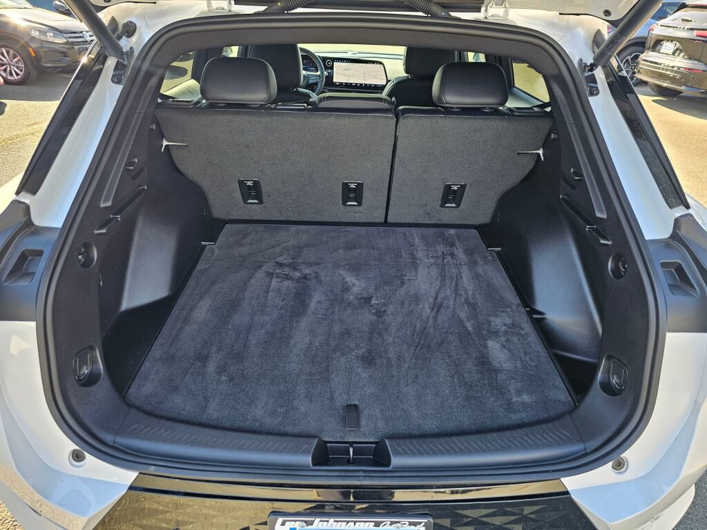 Used 2025 Chevrolet Equinox EV RS FWD image 22