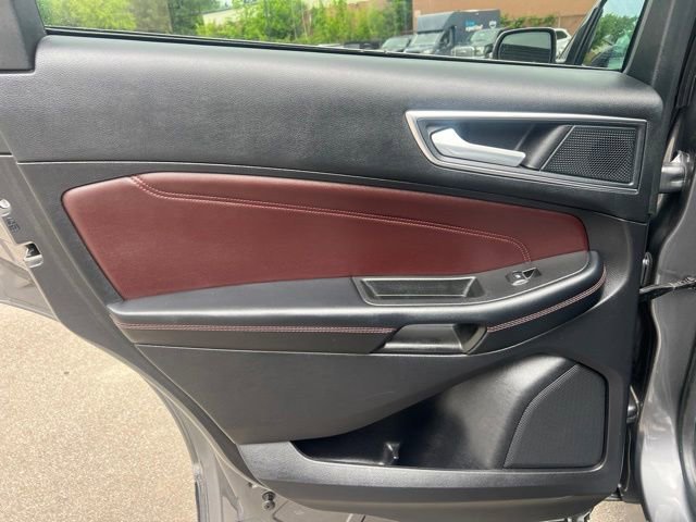 Used 2021 Ford Edge Titanium w/ Equipment Group 301A AWD/4WD image 18