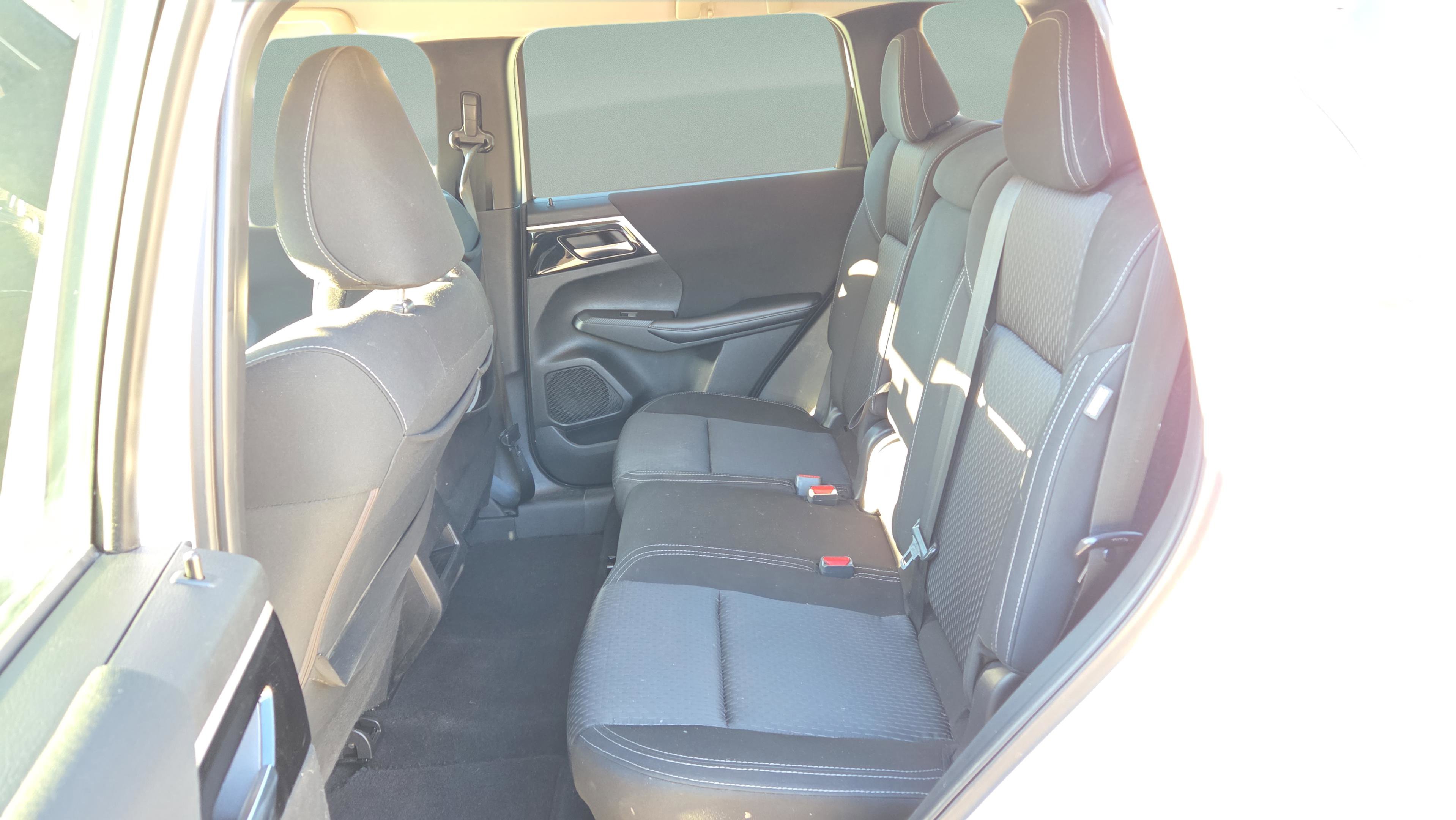 Used 2022 Mitsubishi Outlander ES image 12