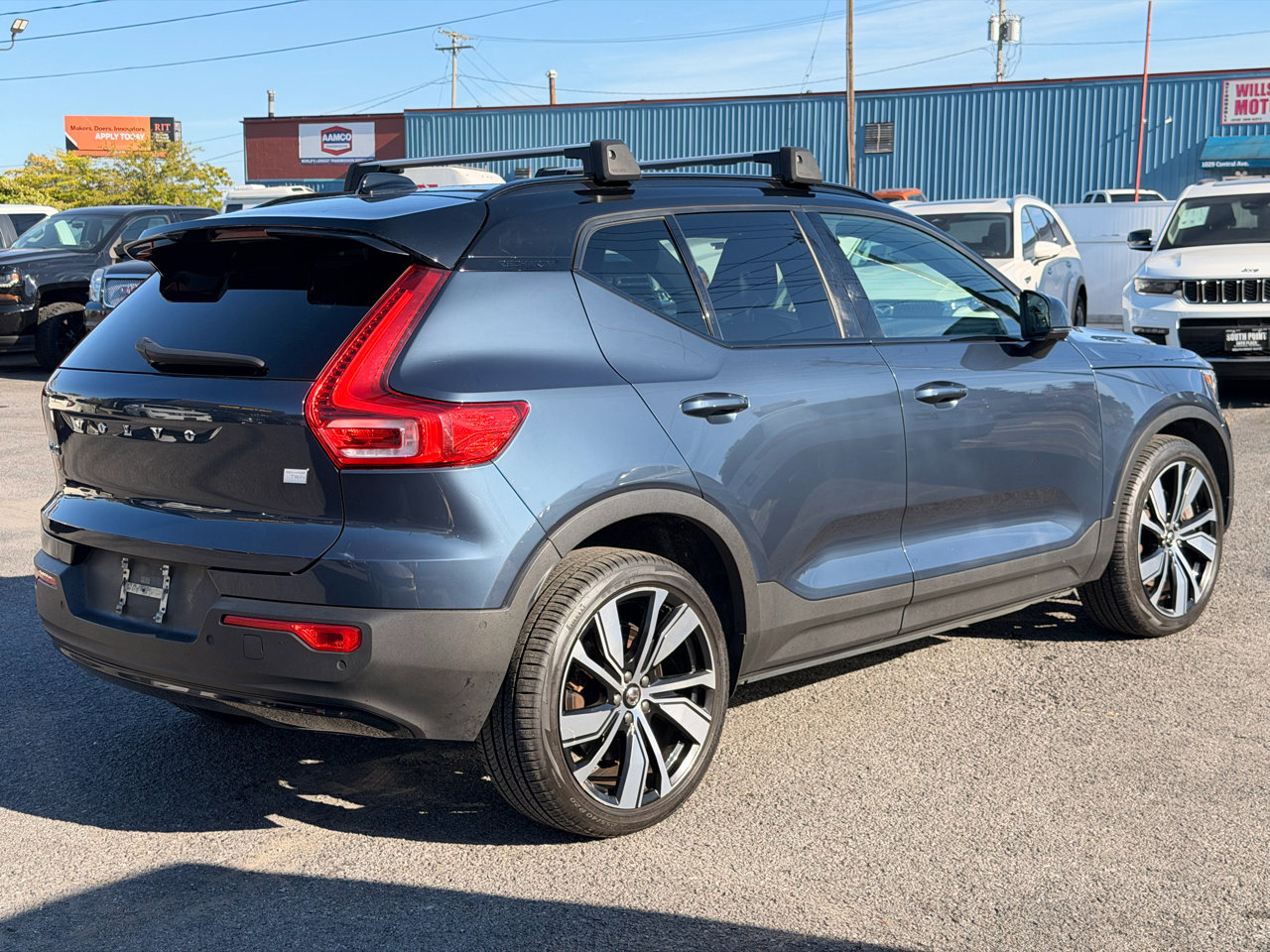 Used 2022 Volvo XC40 P8 Recharge Plus image 6