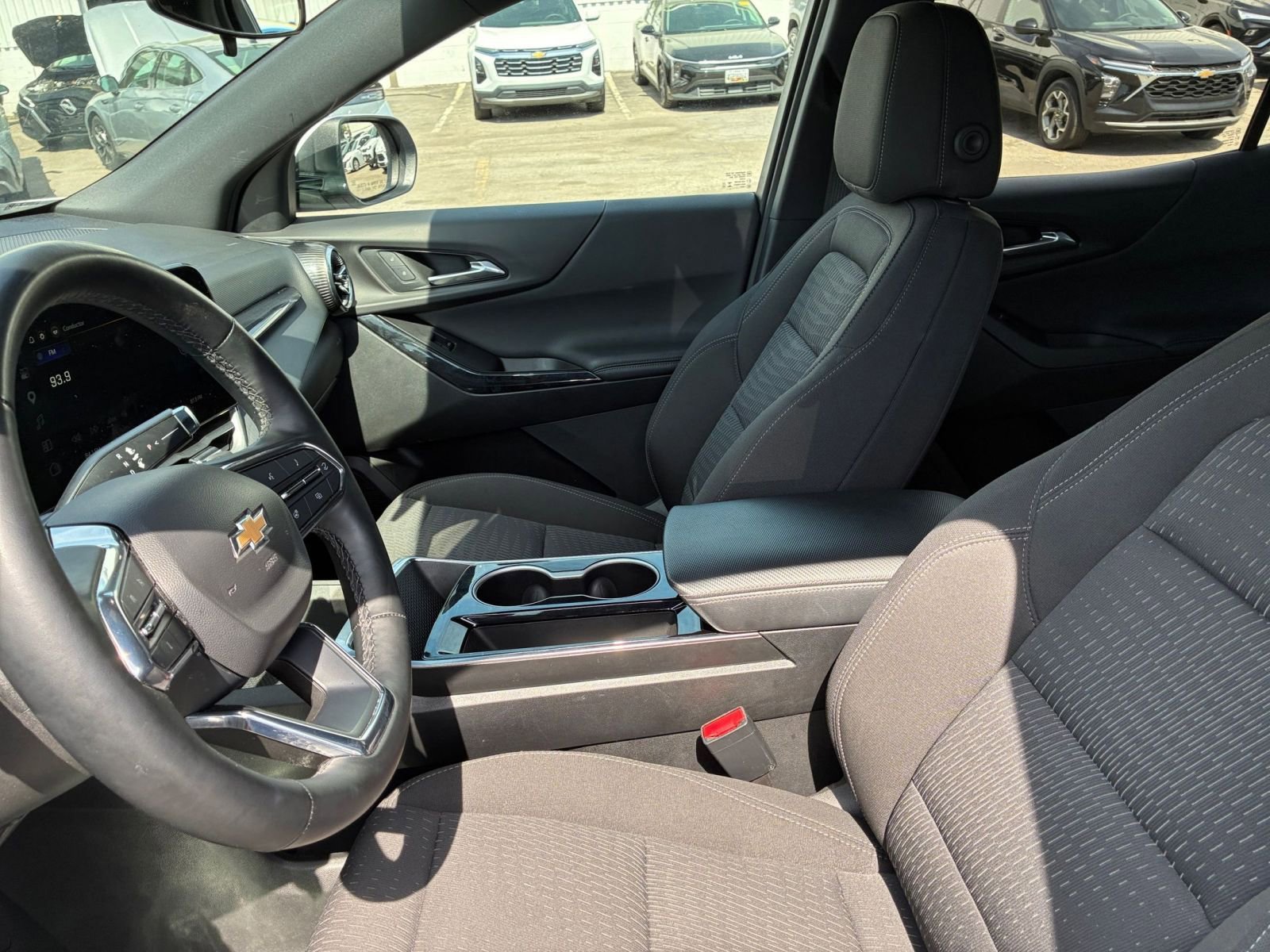 Used 2025 Chevrolet Equinox LT image 28