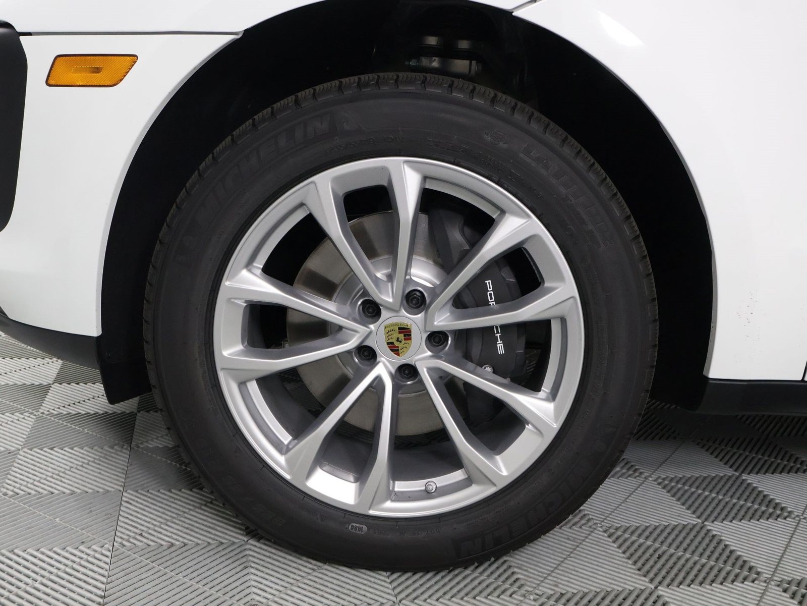 New 2026 Porsche Macan AWD/4WD image 17