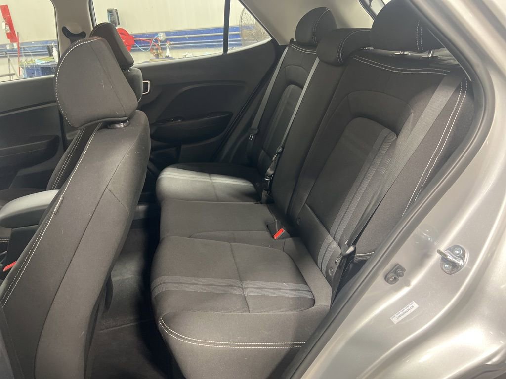 Used 2025 Hyundai Venue SEL image 13