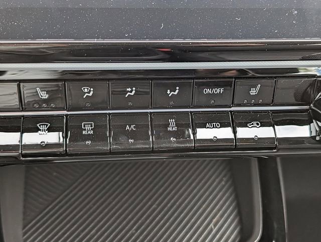 New 2027 Chevrolet Bolt LT w/ Comfort Package FWD image 23