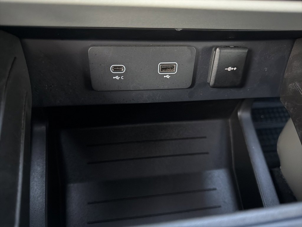 Used 2024 Land Rover Defender 110 S image 17