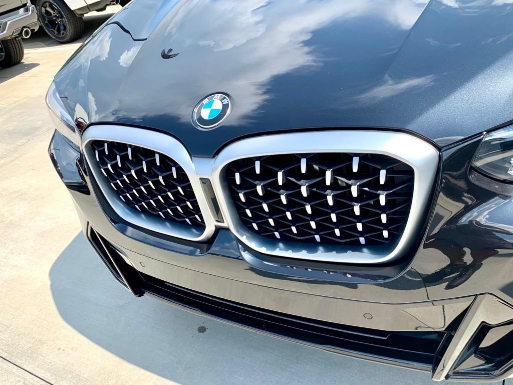Used 2023 BMW X4 xDrive30i w/ M Sport Package AWD/4WD image 2