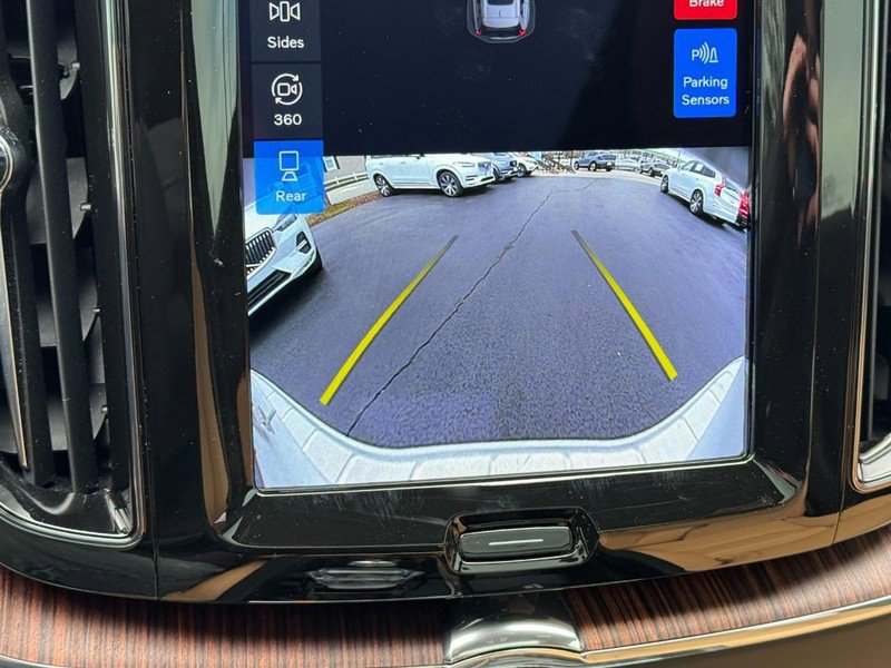 Certified 2023 Volvo XC60 B6 Ultimate w/ Protection Package Premier image 23