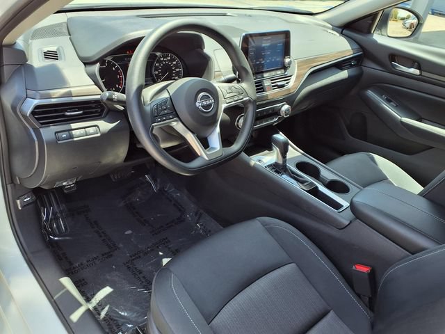 Used 2025 Nissan Altima 2.5 SV FWD image 4