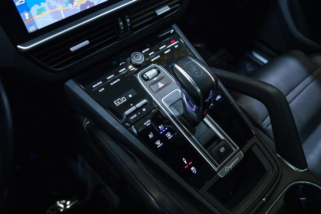 Used 2020 Porsche Cayenne Turbo AWD/4WD image 35