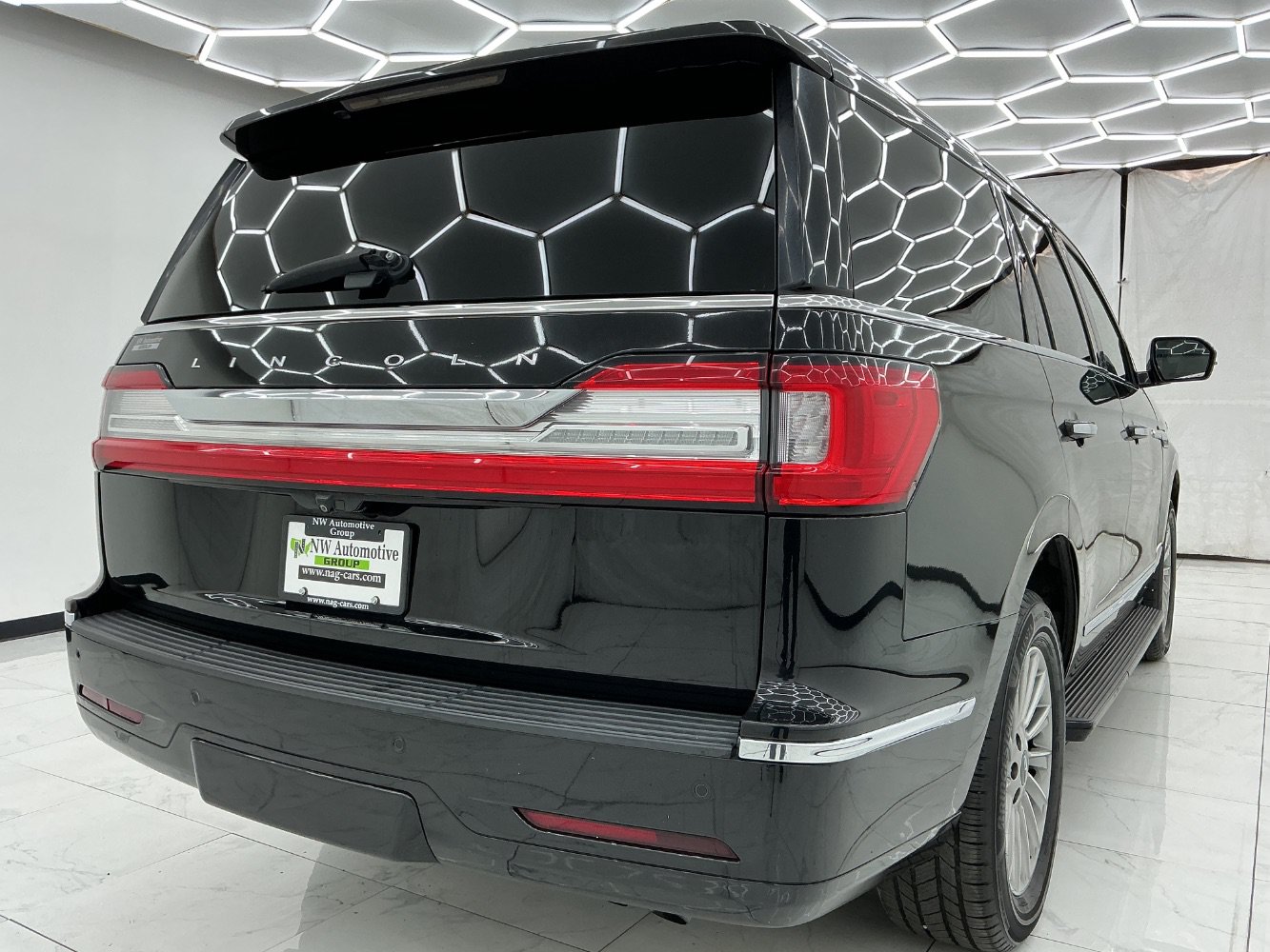 Used 2018 Lincoln Navigator Premiere RWD image 9