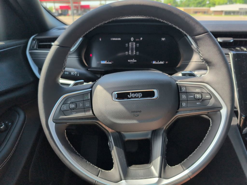 New 2025 Jeep Grand Cherokee Altitude image 22