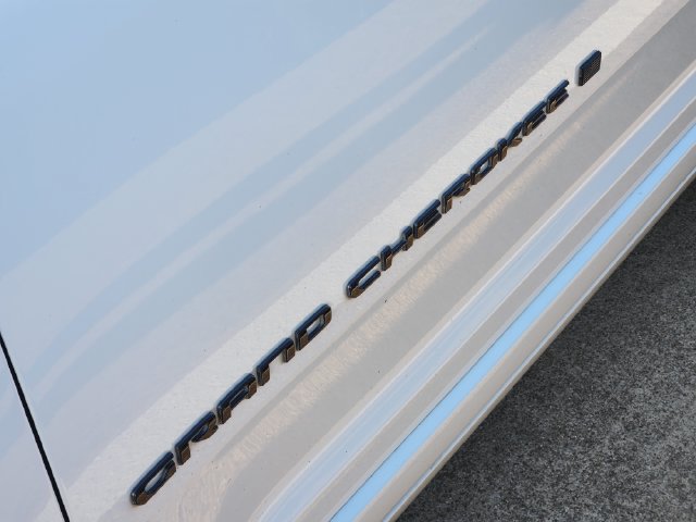 Used 2025 Jeep Grand Cherokee Summit AWD/4WD image 10