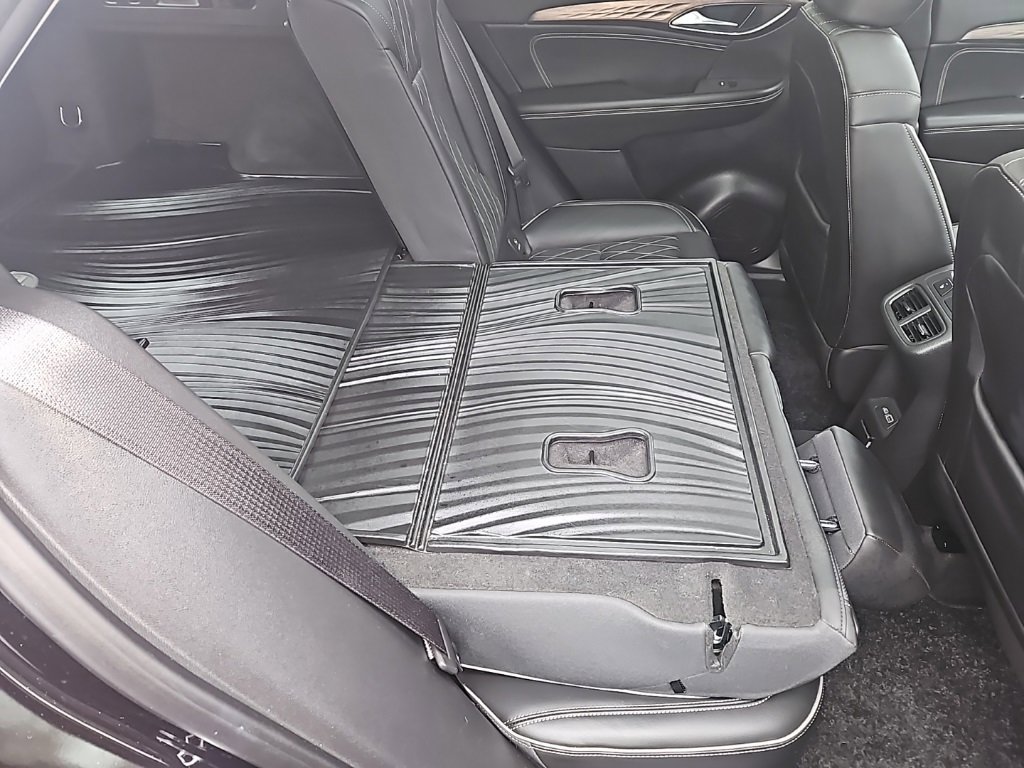 Used 2023 Buick Envision Avenir image 30