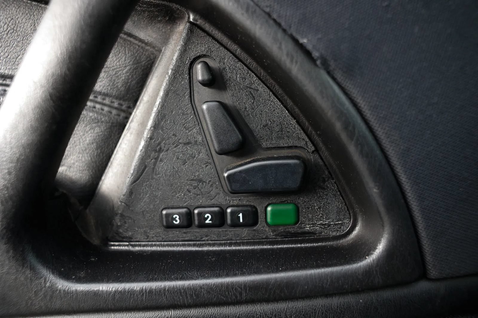 Used 1996 Mercedes-Benz SL 500 image 31