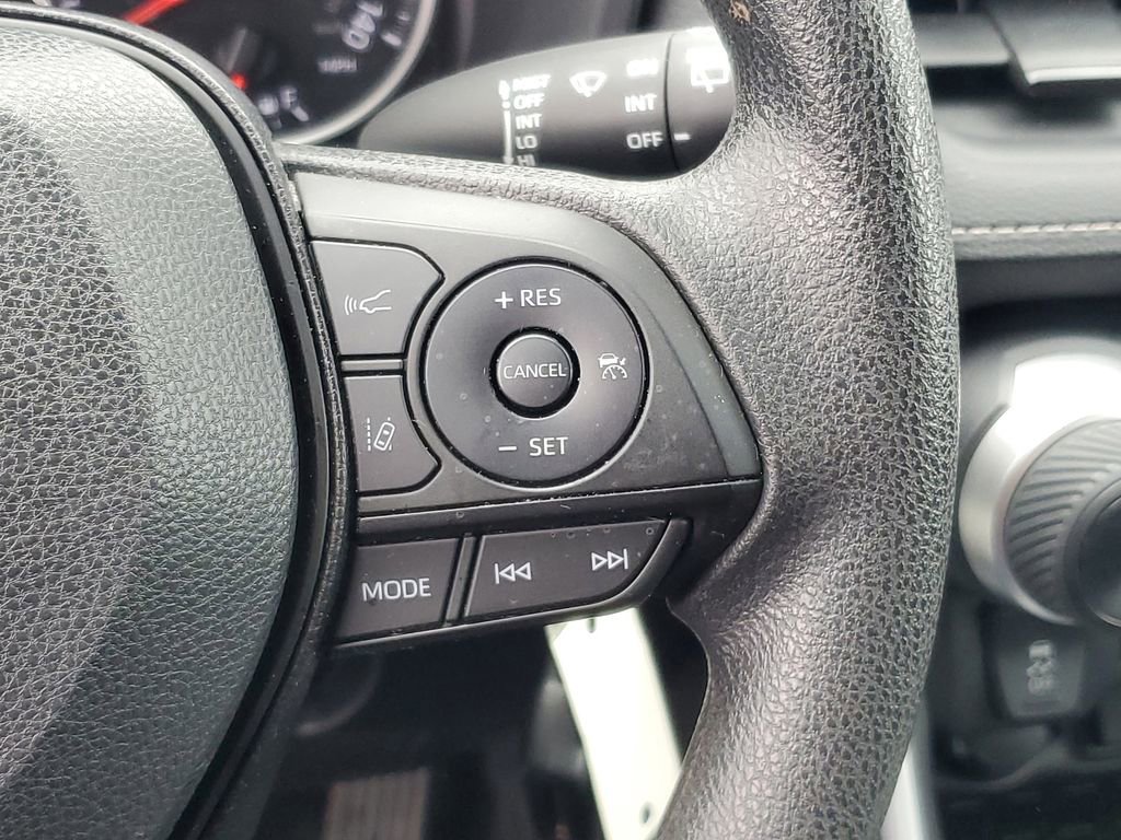 Used 2022 Toyota RAV4 LE image 13