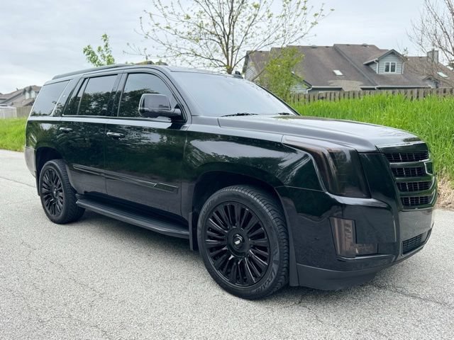 Used 2017 Cadillac Escalade Premium Luxury w/ LPO, Radiant Package AWD/4WD image 4