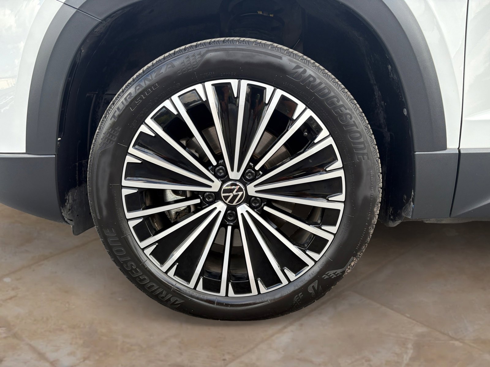 Certified 2025 Volkswagen Taos SE FWD image 25