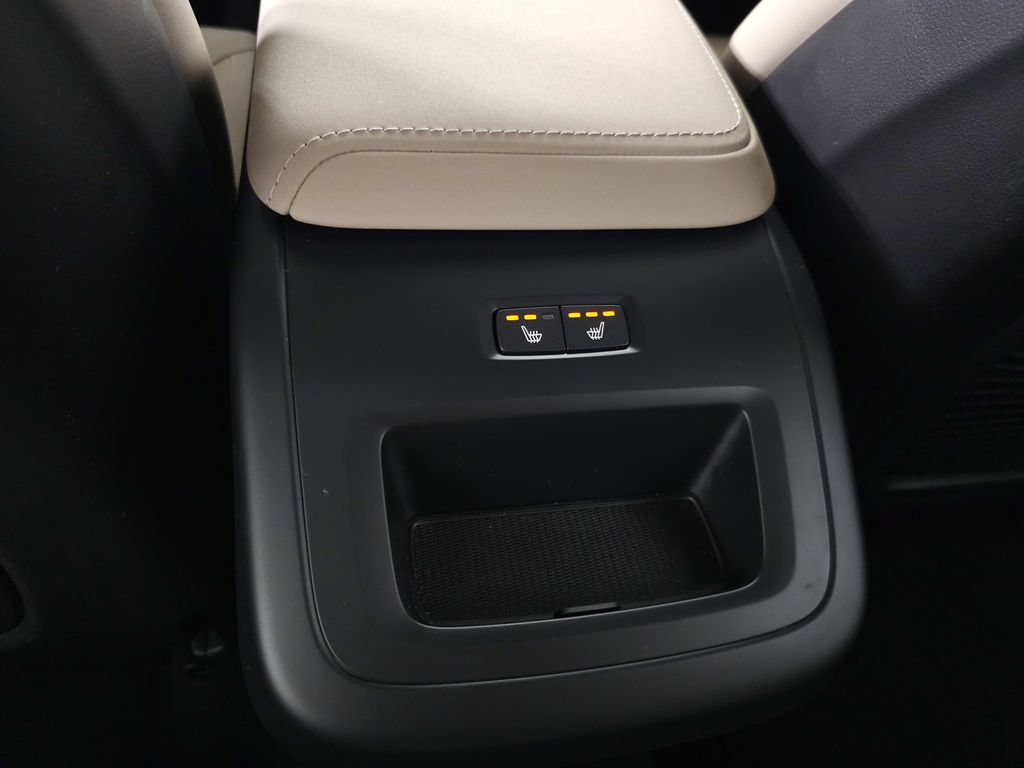 Used 2026 Volvo XC60 B5 Plus AWD/4WD image 33