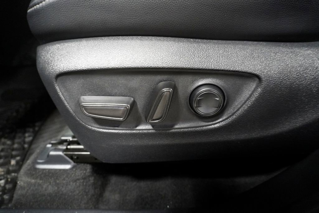Used 2023 Toyota Highlander XSE image 18